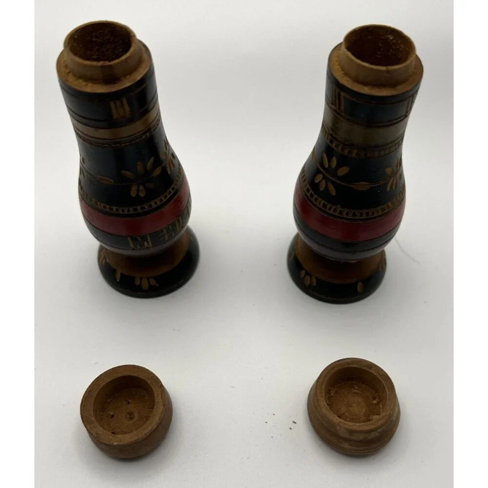 Vintage Salt/Pepper Shakers From Mexico Wooden, is Some Cracking